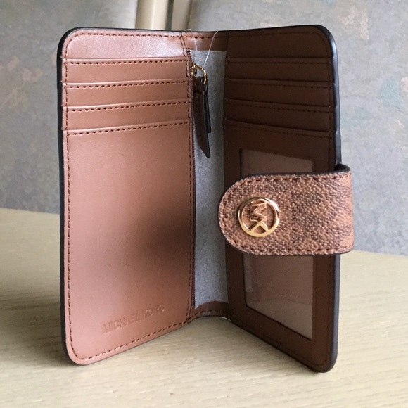 Michael Kors Jet Set Luggage Bifold Wallet - Picture 5 of 8
